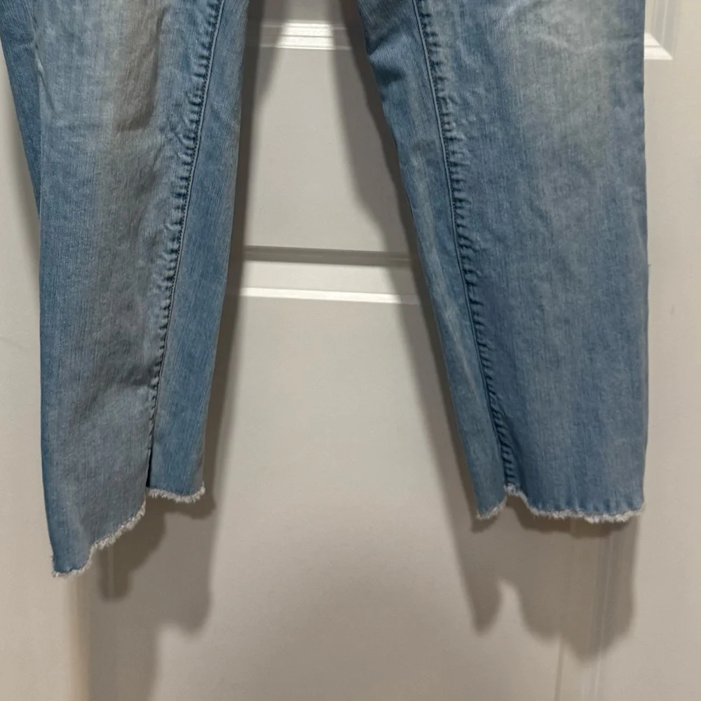 Torrid Jeans Cropped Boyfriend Distressed Feel The Fit Vintage Stretch Denim - Picture 4 of 8